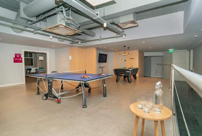 Central Coventry Budget Studio w Gym & Games Room - image 15
