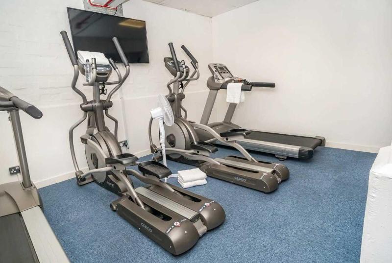 Central Coventry Budget Studio w Gym & Games Room - image 16