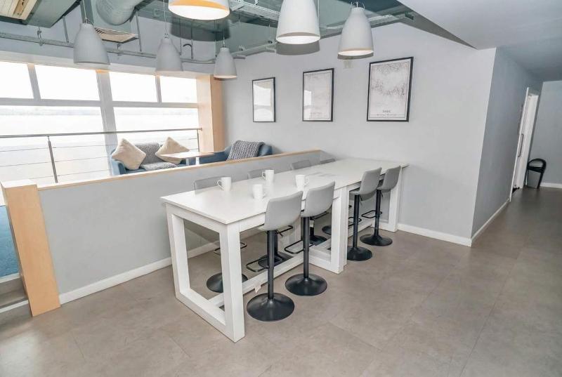 Central Coventry Budget Studio w Gym & Games Room - image 17