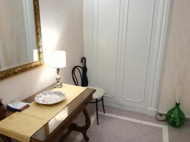 Deluxe One-Bedroom Apartment image 3