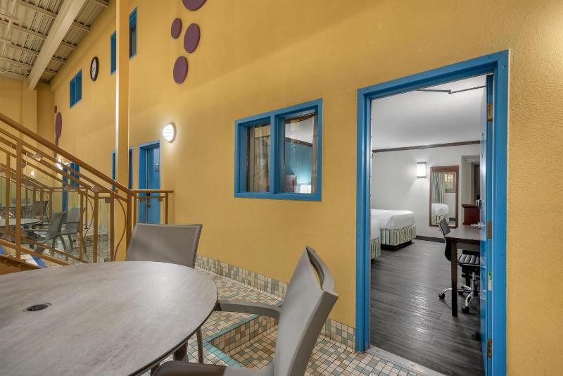 Best Western Plus Port O'Call Hotel - image 11