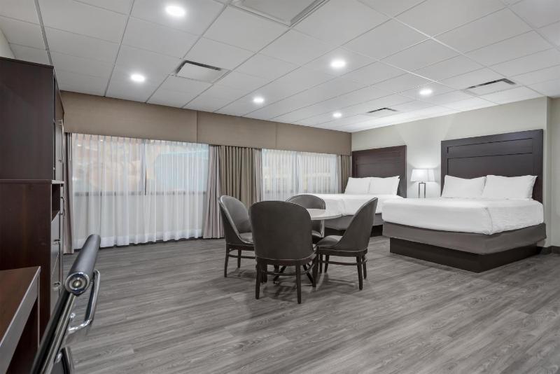 Best Western Plus Port O'Call Hotel - image 12