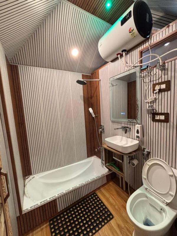 Royal Sovereign Group of Houseboats - image 7