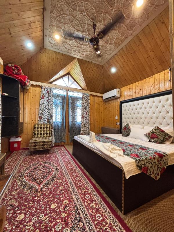 Royal Sovereign Group of Houseboats - image 14