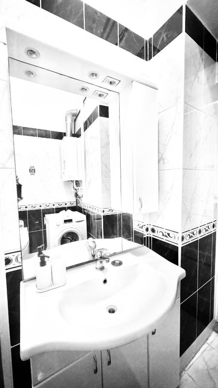 UltraCentral Bohemian Rhapsody - 4room - Steps To Main Attractions - image 7