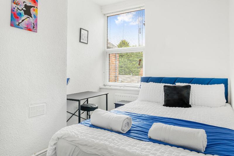 4BR House with free parking near City Centre - image 28