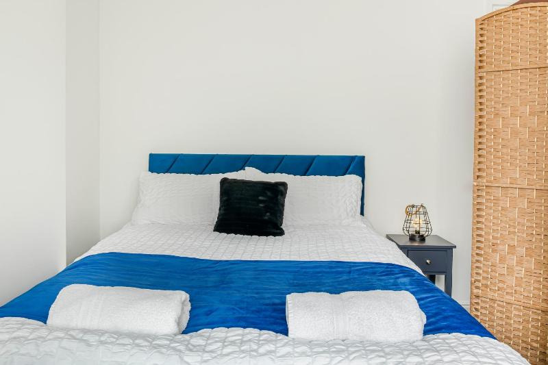 4BR House with free parking near City Centre - image 19