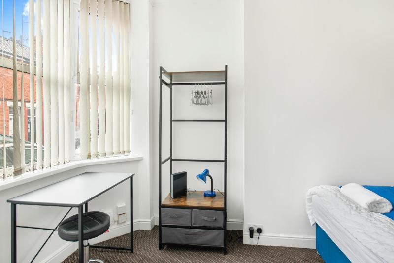 4BR House with free parking near City Centre - image 18