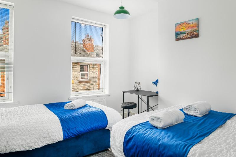 4BR House with free parking near City Centre - image 23