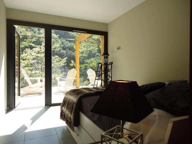 Double Room with Terrace - River View image 1