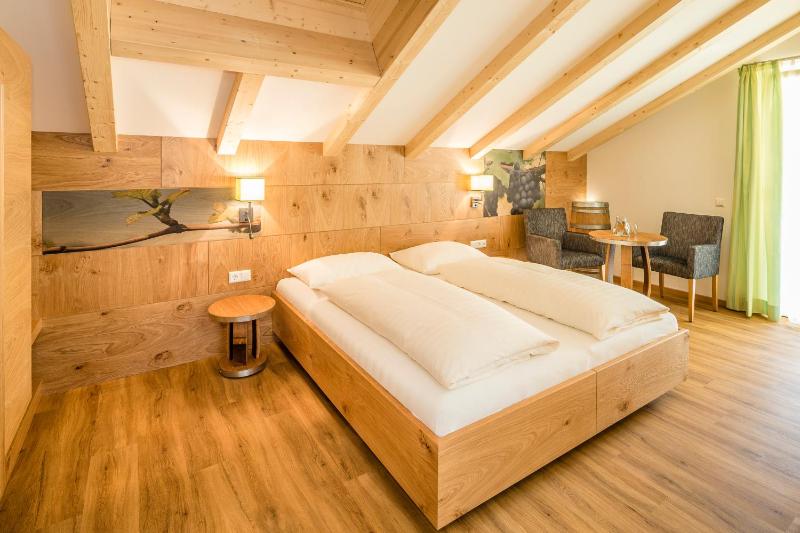 Deluxe Double Room with Balcony image 3