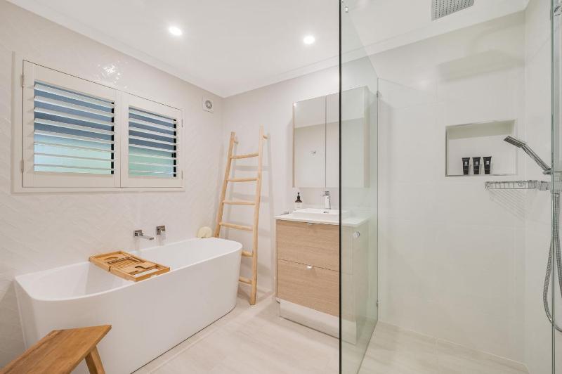 15 Derby Road Moffat Beach - image 2