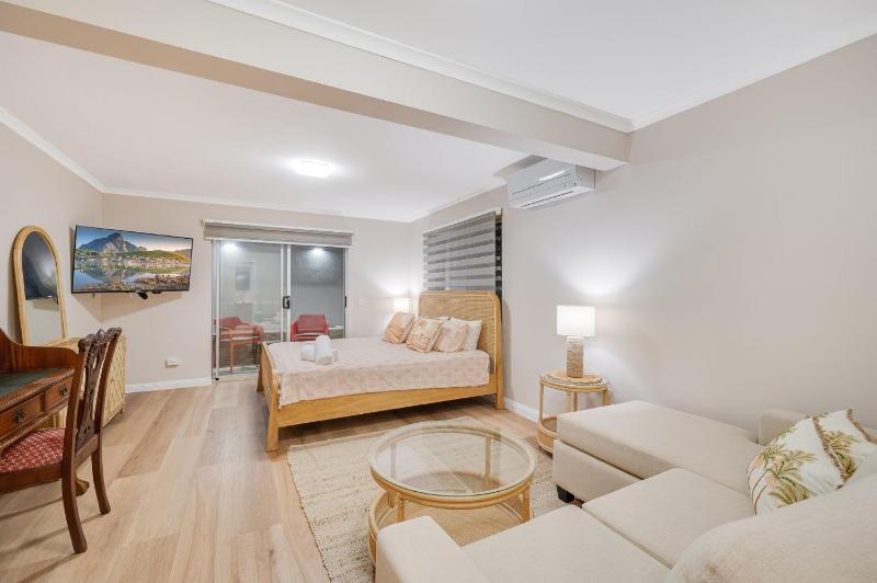 15 Derby Road Moffat Beach - image 21