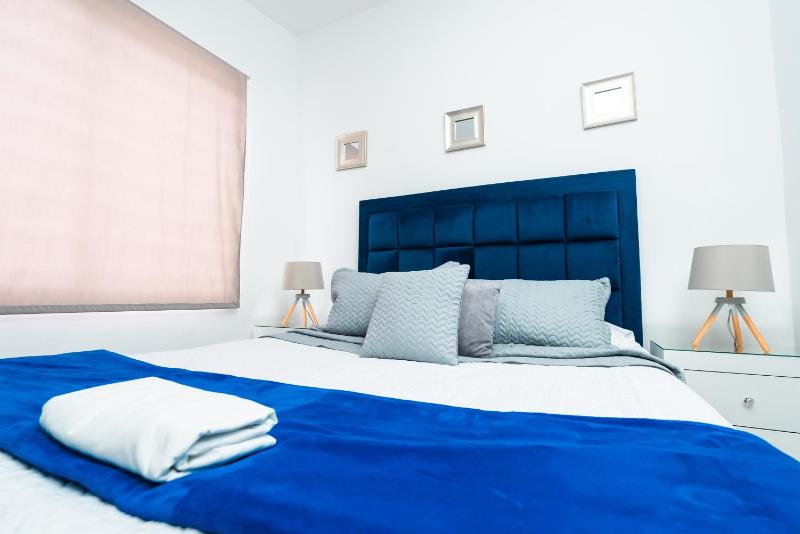 Ideal Home - image 15