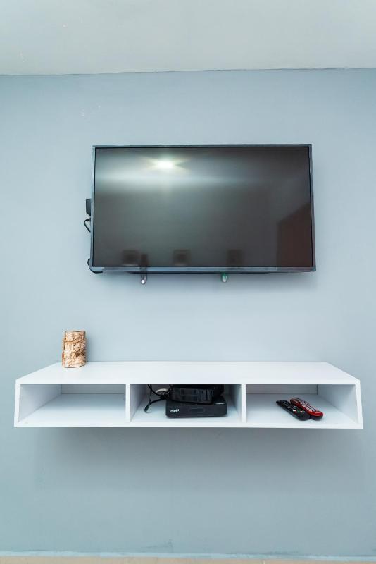 Ideal Home - image 7
