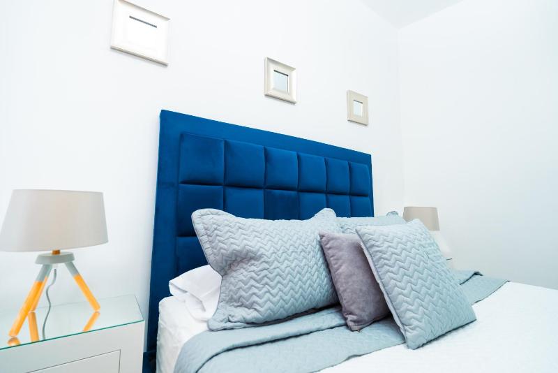 Ideal Home - image 13
