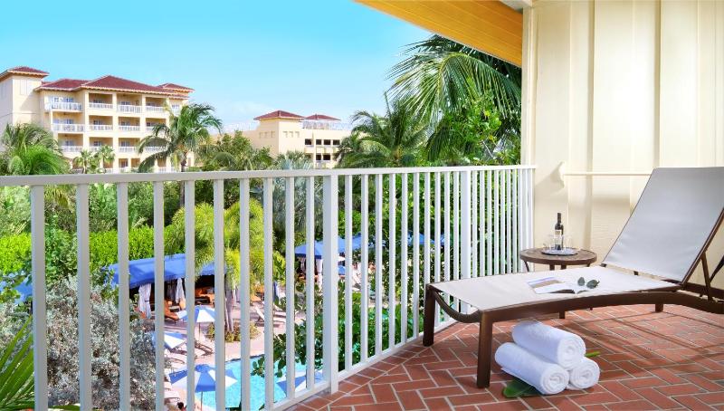 King Room with Pool View image 3