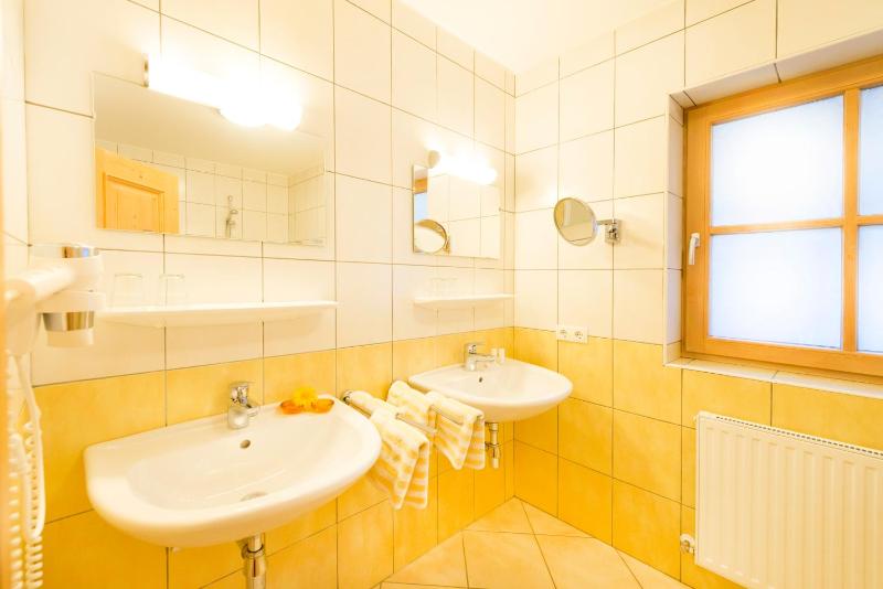 Three-Bedroom Apartment (6 Adults) image 2