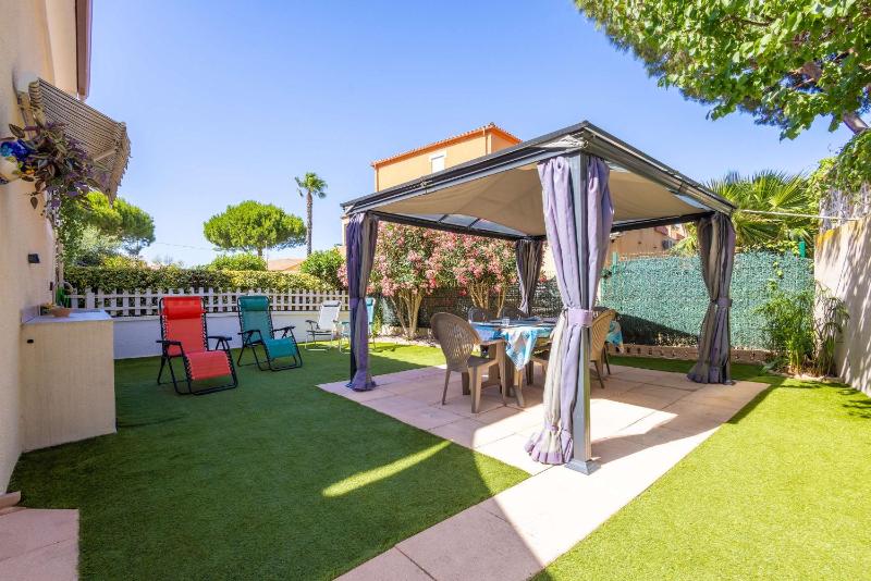 Confortable pavillon avec jardin à 900m de la plage - image 14
