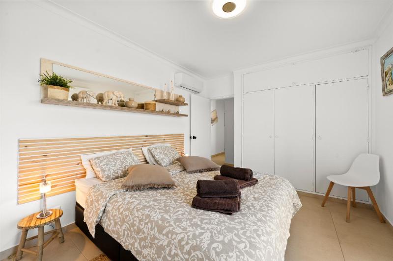 Prime located penthouse w seaview - image 19