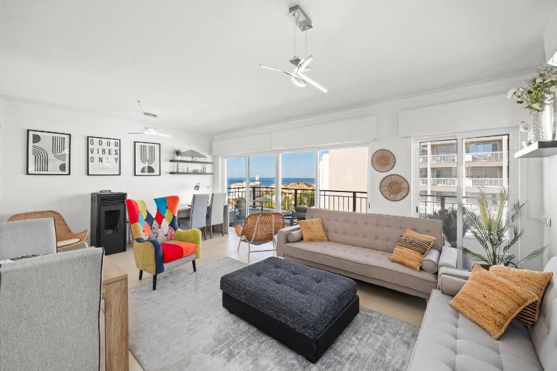Prime located penthouse w seaview - image 21