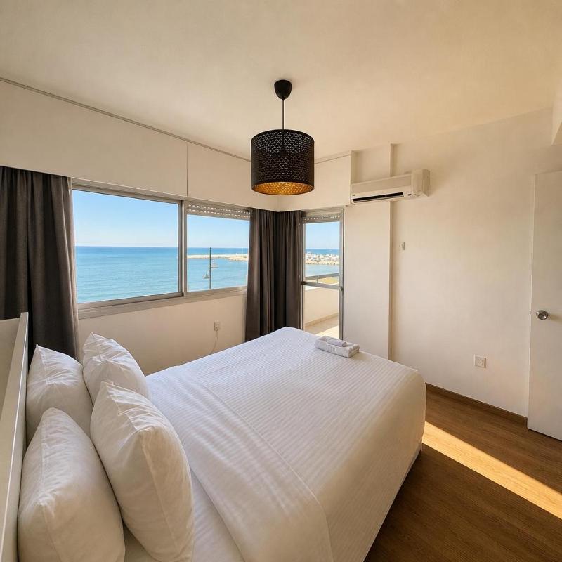 2BR Seafront Apt in center with community pool - image 8