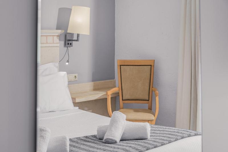 Glaros Beach Hotel - image 27