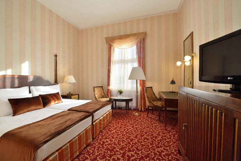 Deluxe Double or Twin Room with New Year's Dinner image 2