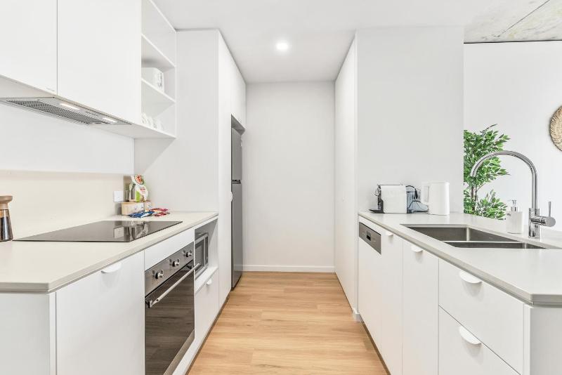 Stylish 2BR near Hospital with Gym Pool n Parking - image 7