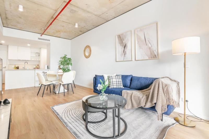 Stylish 2BR near Hospital with Gym Pool n Parking - image 9