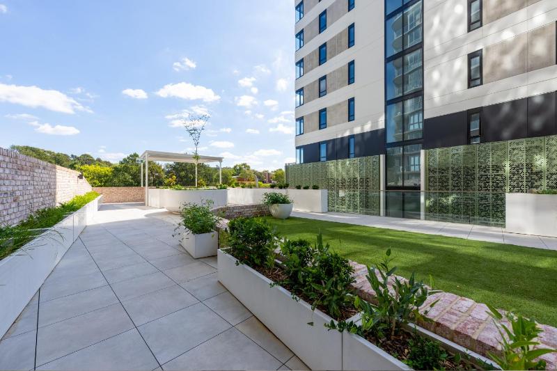 Stylish 2BR near Hospital with Gym Pool n Parking - image 16
