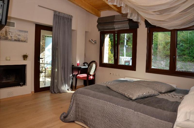 Two Bedroom Family Suite with Fireplace  image 2