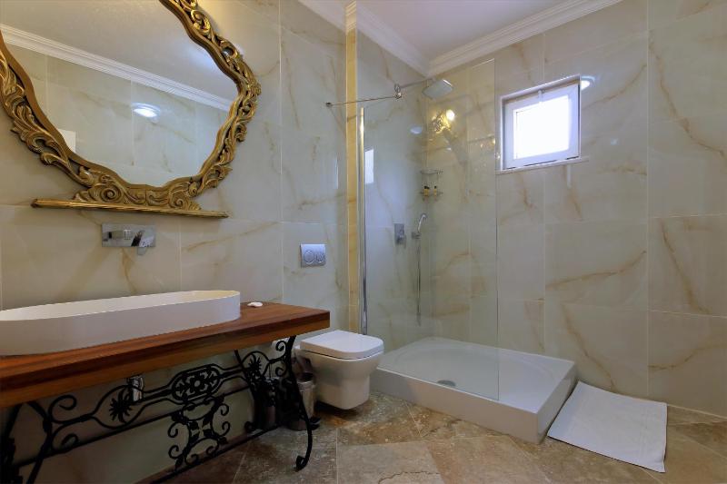 Villa Family Suite image 3