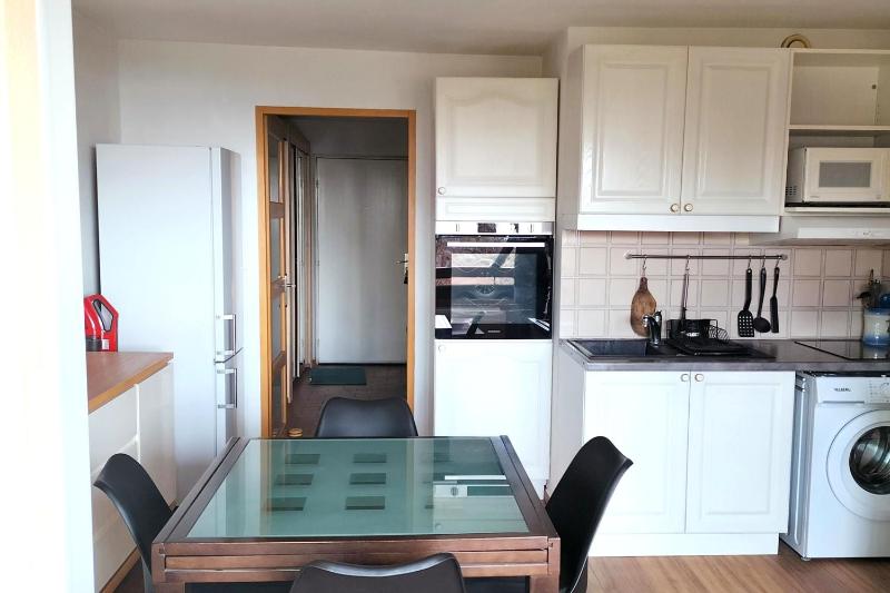 Sea view flat with pool & parking in Six-Fours - image 7