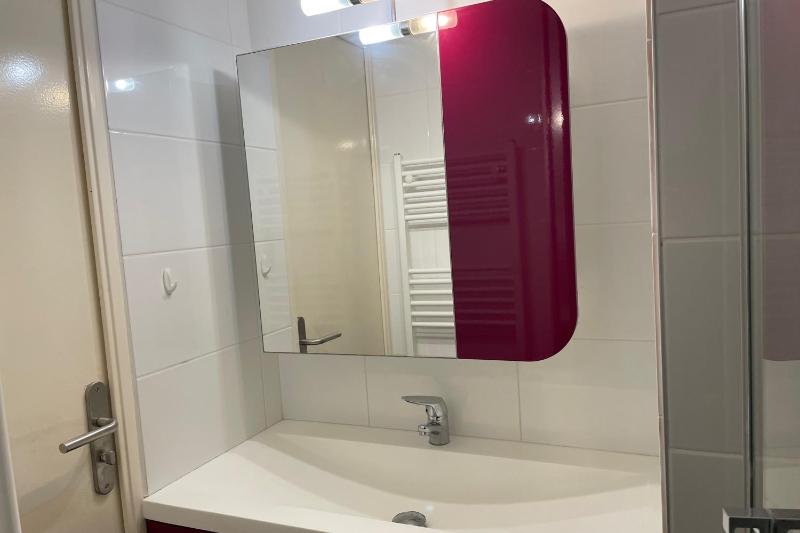 Sea view flat with pool & parking in Six-Fours - image 13