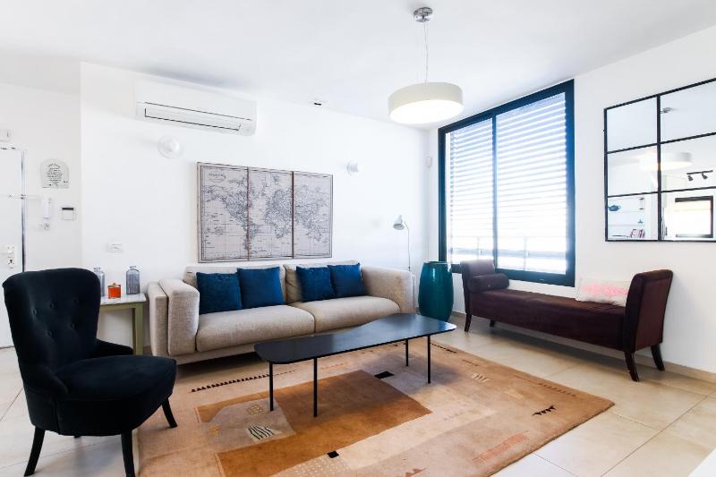 Miklat Chic Spacious Penthouse Terrace By Feelhome - image 15