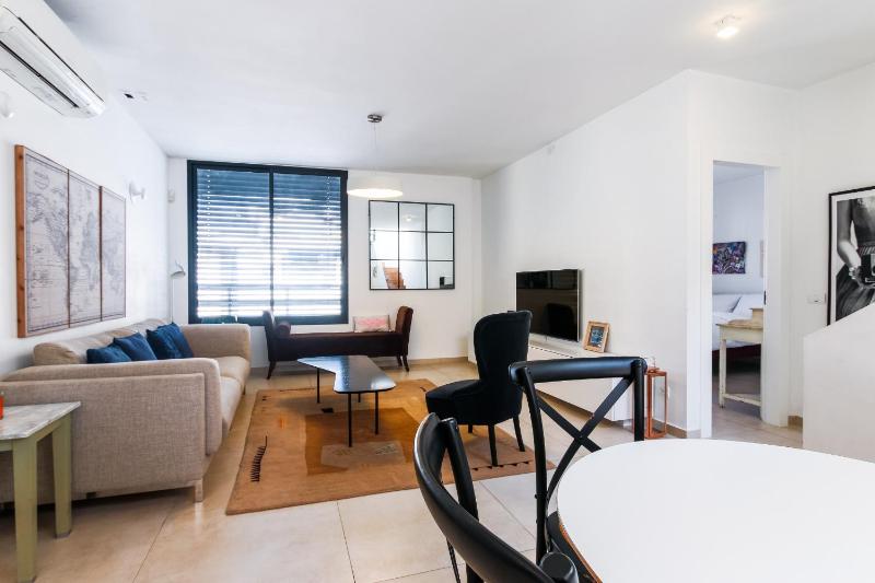 Miklat Chic Spacious Penthouse Terrace By Feelhome - image 14