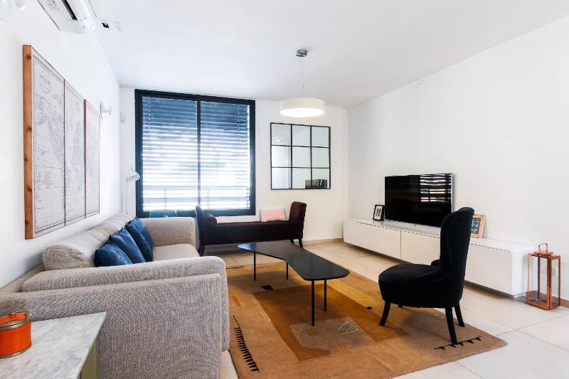 Miklat Chic Spacious Penthouse Terrace By Feelhome - image 9