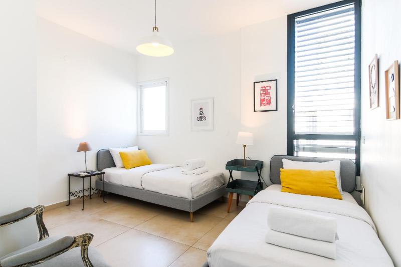 Miklat Chic Spacious Penthouse Terrace By Feelhome - image 13