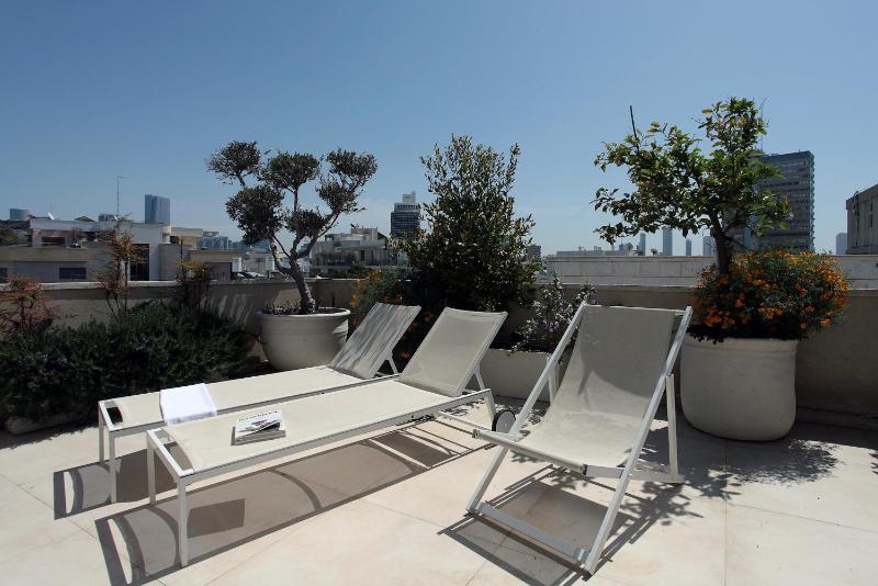 Miklat Chic Spacious Penthouse Terrace By Feelhome - image 6