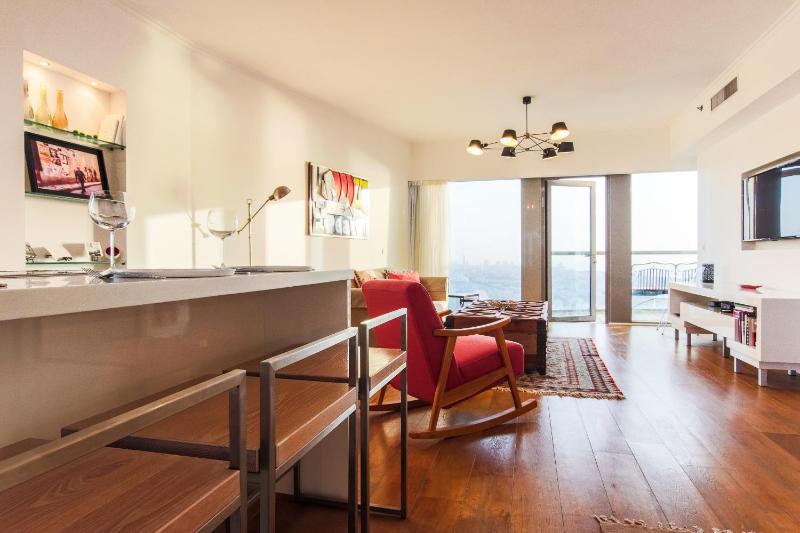 Miklat Luxury Condo & Spectacular View By Feelhome - image 11