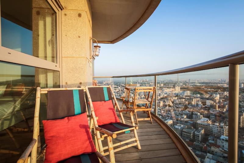 Miklat Luxury Condo & Spectacular View By Feelhome - image 14
