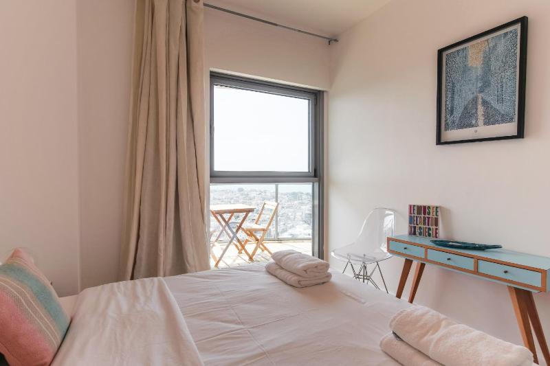 Miklat Luxury Condo & Spectacular View By Feelhome - image 9