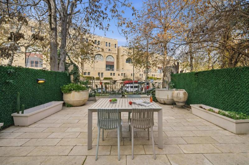 Miklat Private Patio Near Old City By Feelhome - image 5