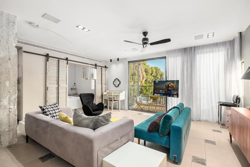Miklat City Center Apt With Open View By Feelhome - image 1