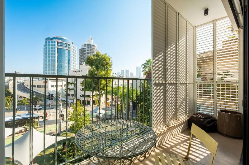 Miklat City Center Apt With Open View By Feelhome - image 12