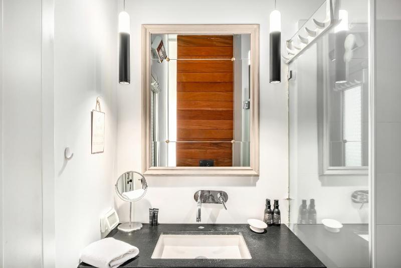 Miklat City Center Apt With Open View By Feelhome - image 14