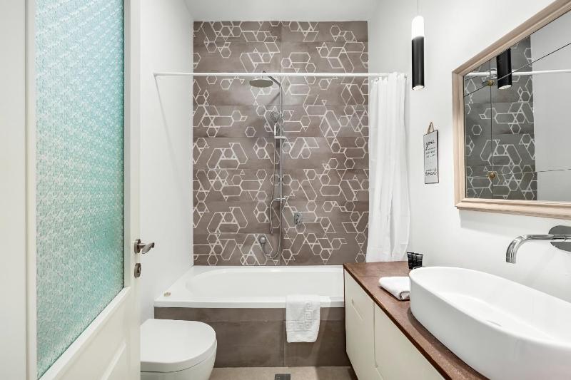 Miklat City Center Apt With Open View By Feelhome - image 9