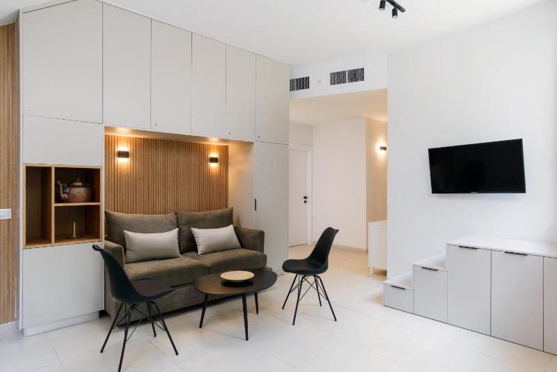 Mamad Modern & Elegant Duplex Xl Patio By Feelhome - image 6