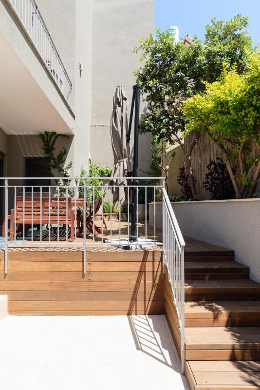 Mamad Modern & Elegant Duplex Xl Patio By Feelhome - image 8